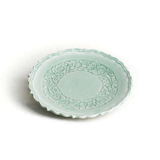 Plate with Carved Pudtan Edge, Curved Rim, 6.5"